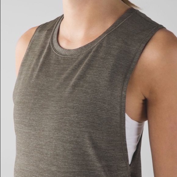 lululemon In a Cinch Tank - Picture 2 of 8
